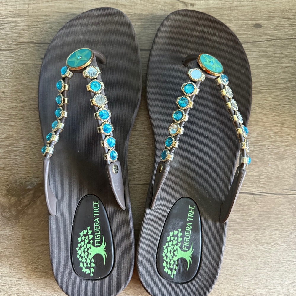 Figure Tree Beachy Flip Flops Women's size 10
